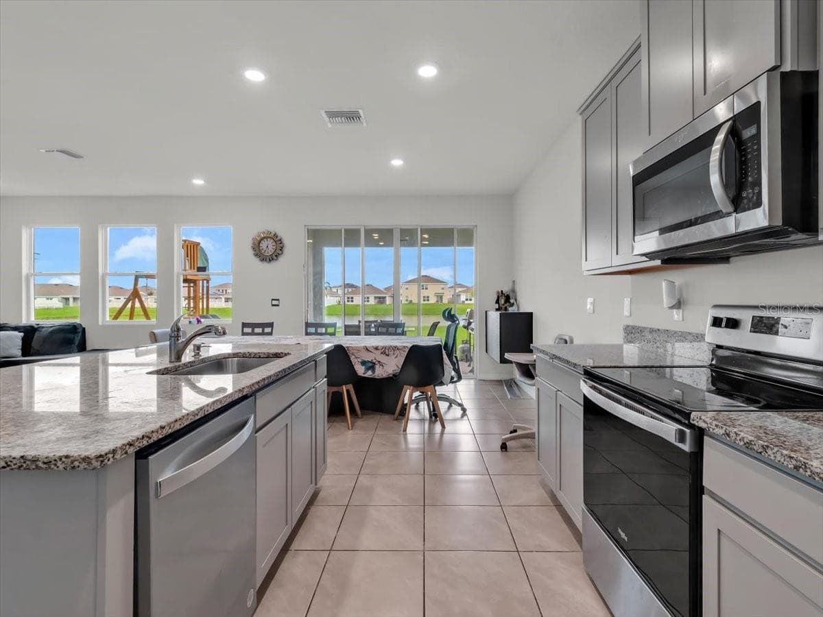 Single Family Residence at 5421 FLINT HILLS DR, WIMAUMA, photo 10 of 62
