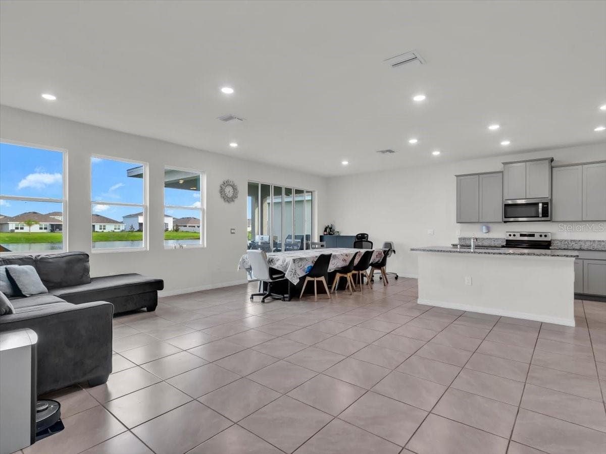 Single Family Residence at 5421 FLINT HILLS DR, WIMAUMA, photo 14 of 62