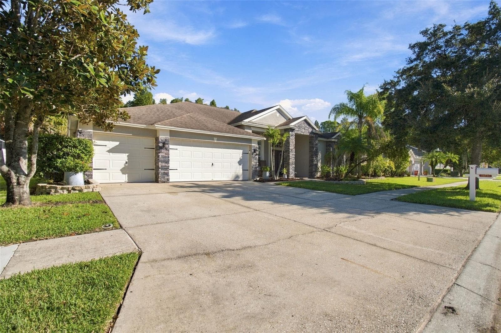 Single Family Residence at 26221 SWORD DANCER DR, WESLEY CHAPEL, photo 3 of 89