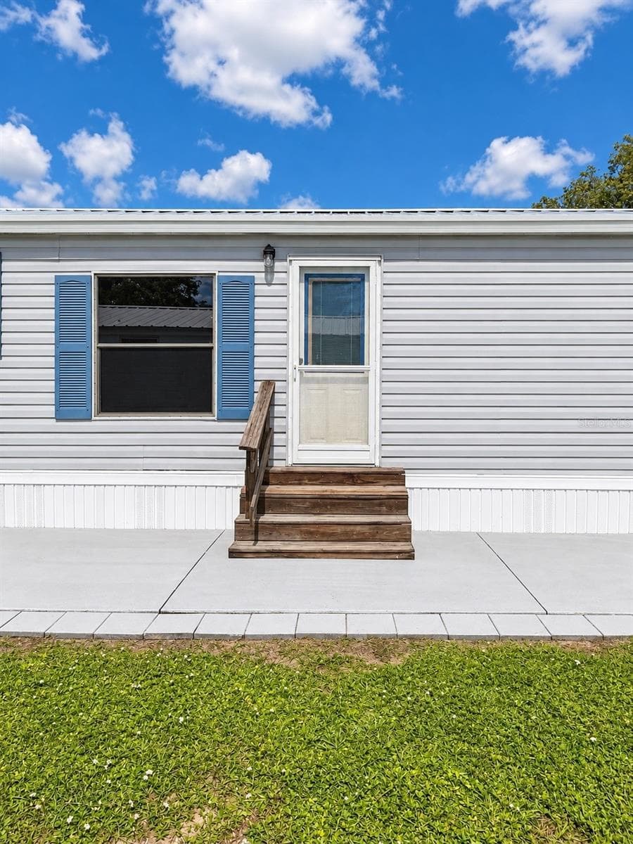 Manufactured Home at 232 S CAMPHOR LOOP, AVON PARK, photo 5 of 40