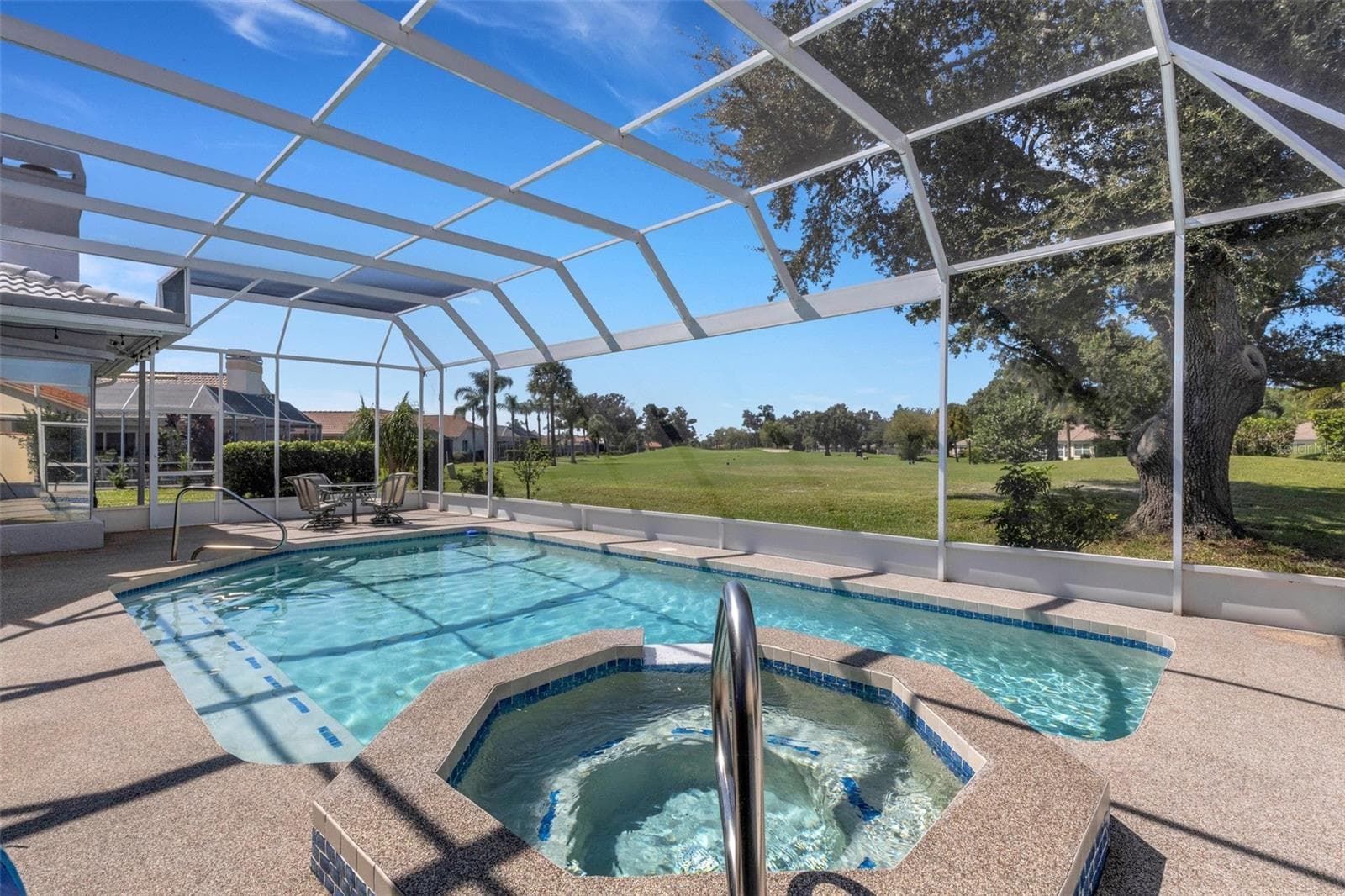 Pool and hot tub looking out to 8th Tee - 4806 PERIDIA BLVD E, BRADENTON