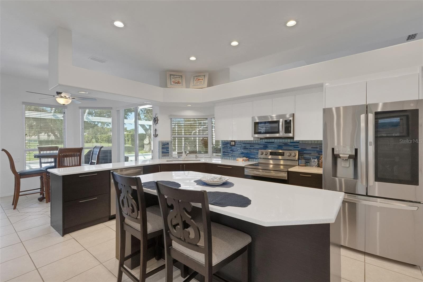 Modern cabinetry and quartz counter tops - 4806 PERIDIA BLVD E, BRADENTON