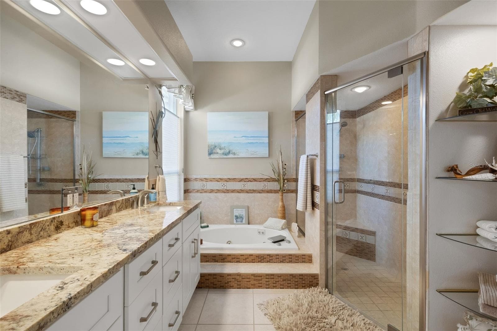 Primary Bathroom Dual sinks, separate shower and tub. - 4806 PERIDIA BLVD E, BRADENTON