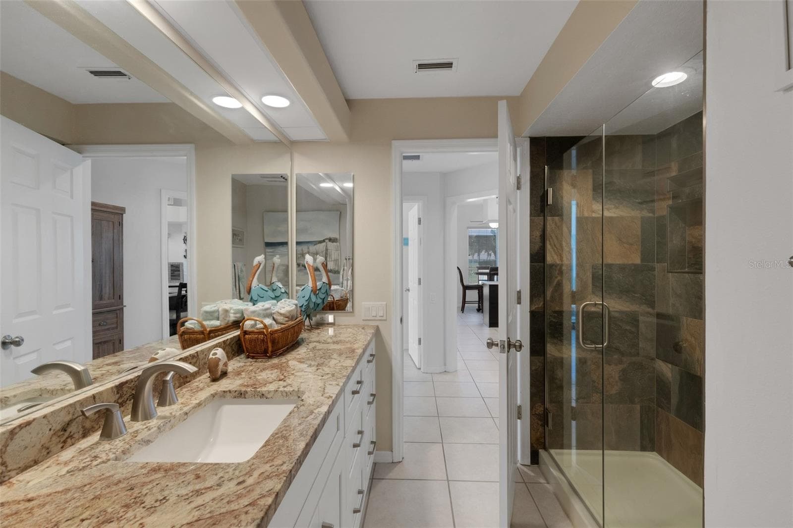 Hall bathroom - 4806 PERIDIA BLVD E, BRADENTON