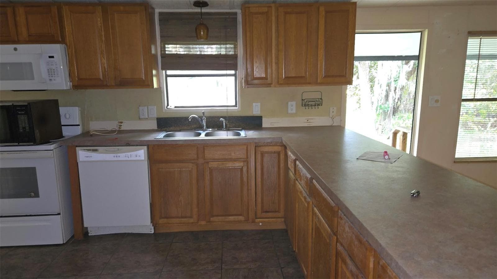Manufactured Home at 18007 SE 90TH ST, OCKLAWAHA, photo 3 of 13