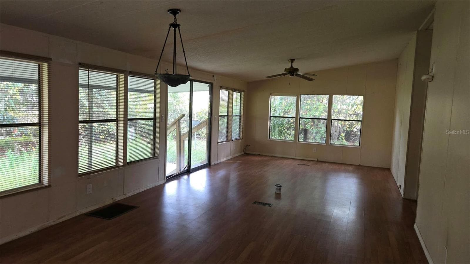 Manufactured Home at 18007 SE 90TH ST, OCKLAWAHA, photo 4 of 13