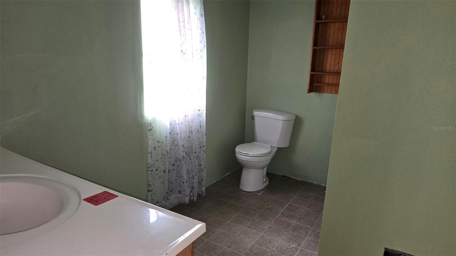 bath - 18007 SE 90TH ST, OCKLAWAHA