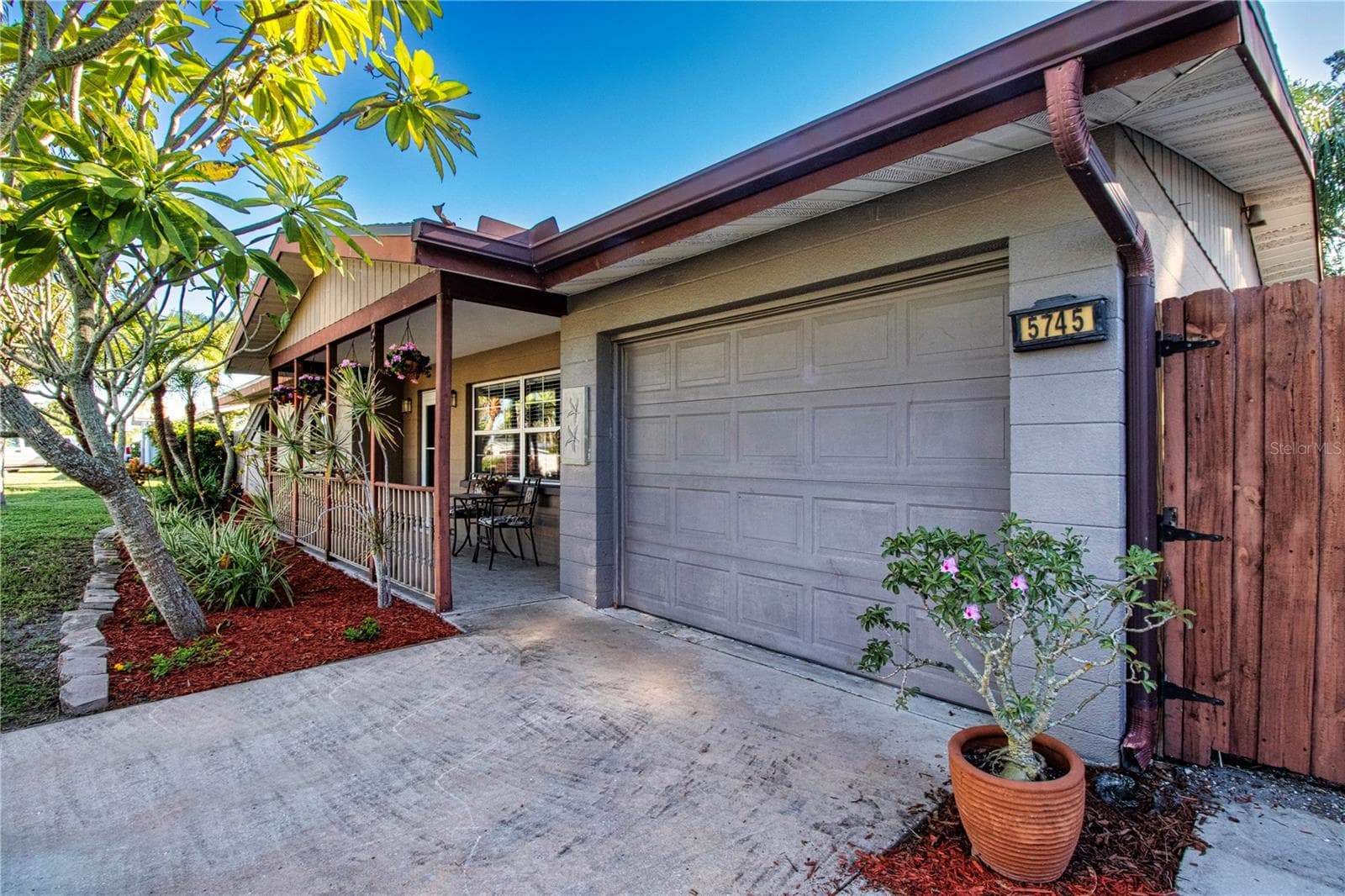 Single Family Residence at 5745 SAVANNAH DR, SARASOTA, photo 4 of 53