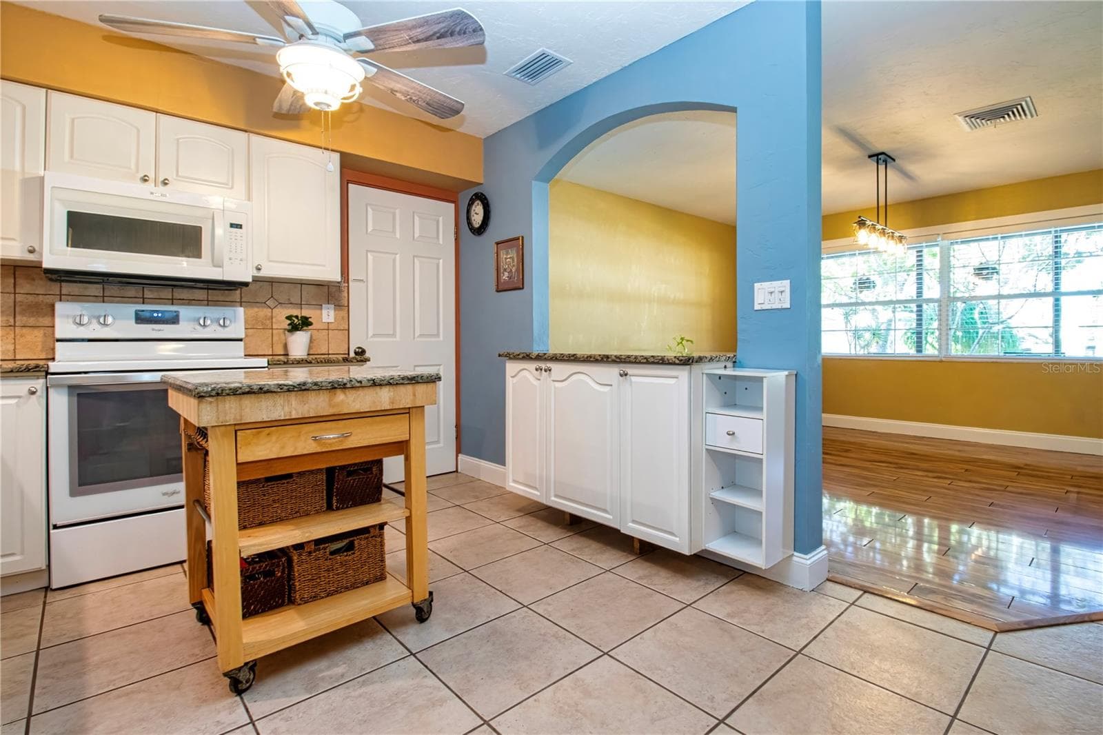 Single Family Residence at 5745 SAVANNAH DR, SARASOTA, photo 11 of 53