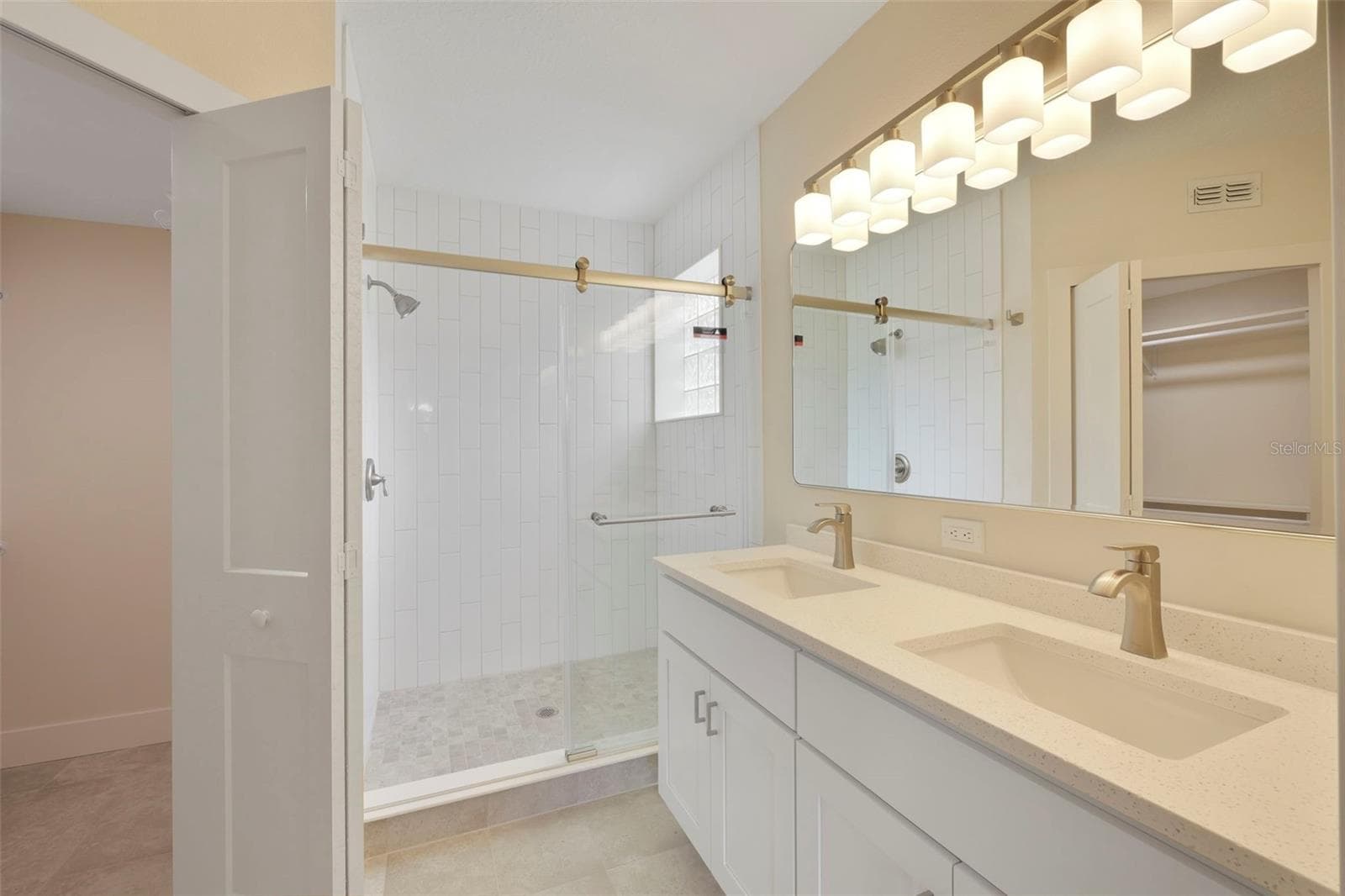 En Suite Bath - Primary Bedroom - 4336 WILLOWCREST CT, ORLANDO