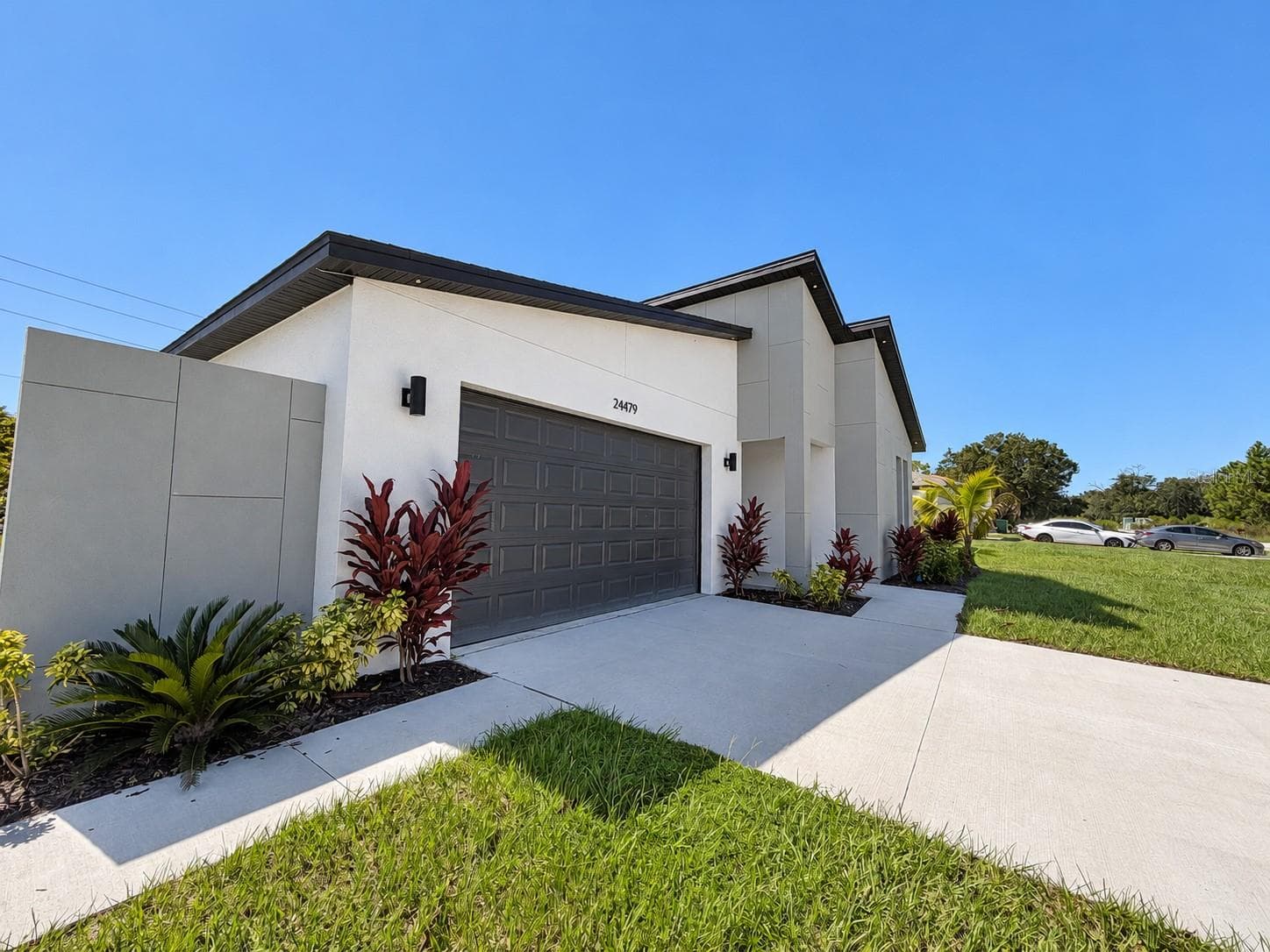 Front angle. Actual property photo, digitally refined. - 24479 SW KINGSWAY CIR, ARCADIA