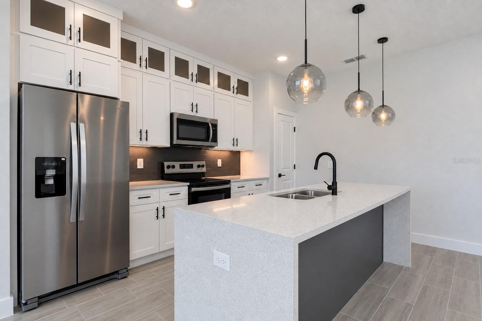 Kitchen. Digitally edited model/property composite. - 24479 SW KINGSWAY CIR, ARCADIA