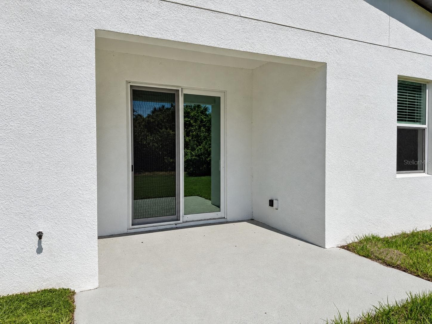 Covered patio. Actual property photo, digitally refined. - 24479 SW KINGSWAY CIR, ARCADIA