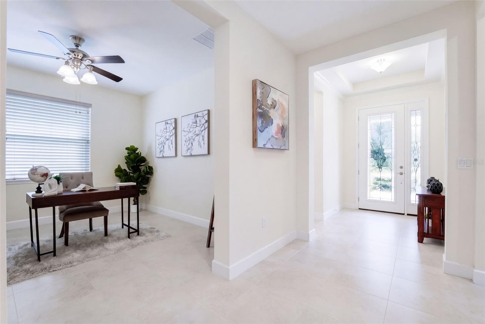 Foyer entryway w/ leaded glass door, sliding screen door, porcelain tile & a tray ceiling - 1233 EGGLESTON DRIVE, DELAND