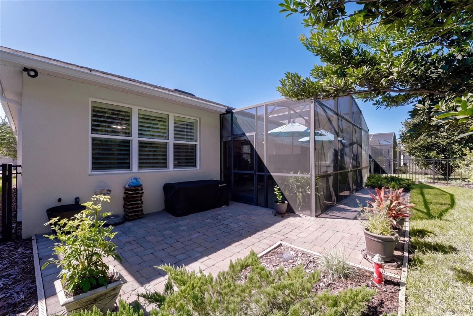 Brick paver patio outside of Screen enclosed covered Lanai - 1233 EGGLESTON DRIVE, DELAND