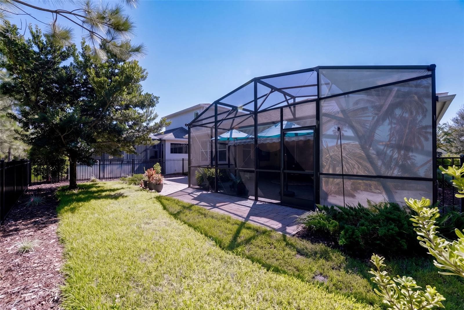 View of the aluminum rail fenced backyard - 1233 EGGLESTON DRIVE, DELAND