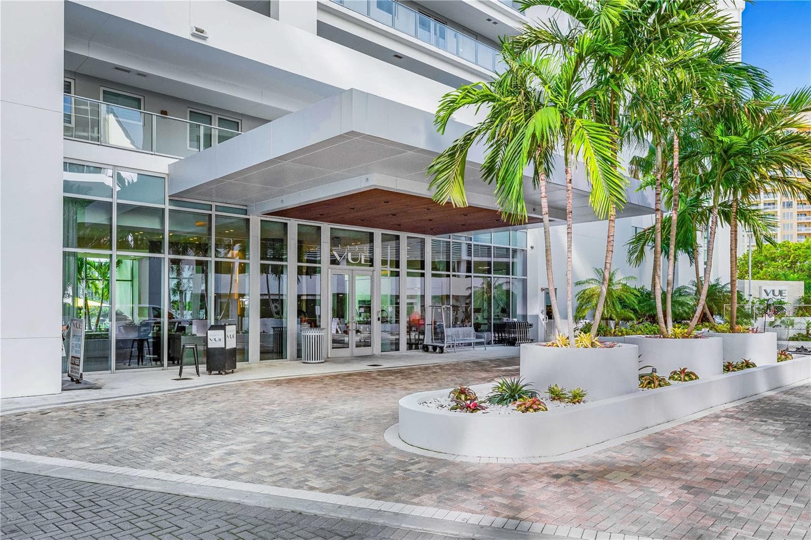 Condominium at 1155 N GULFSTREAM AVE #208, SARASOTA, photo 4 of 70