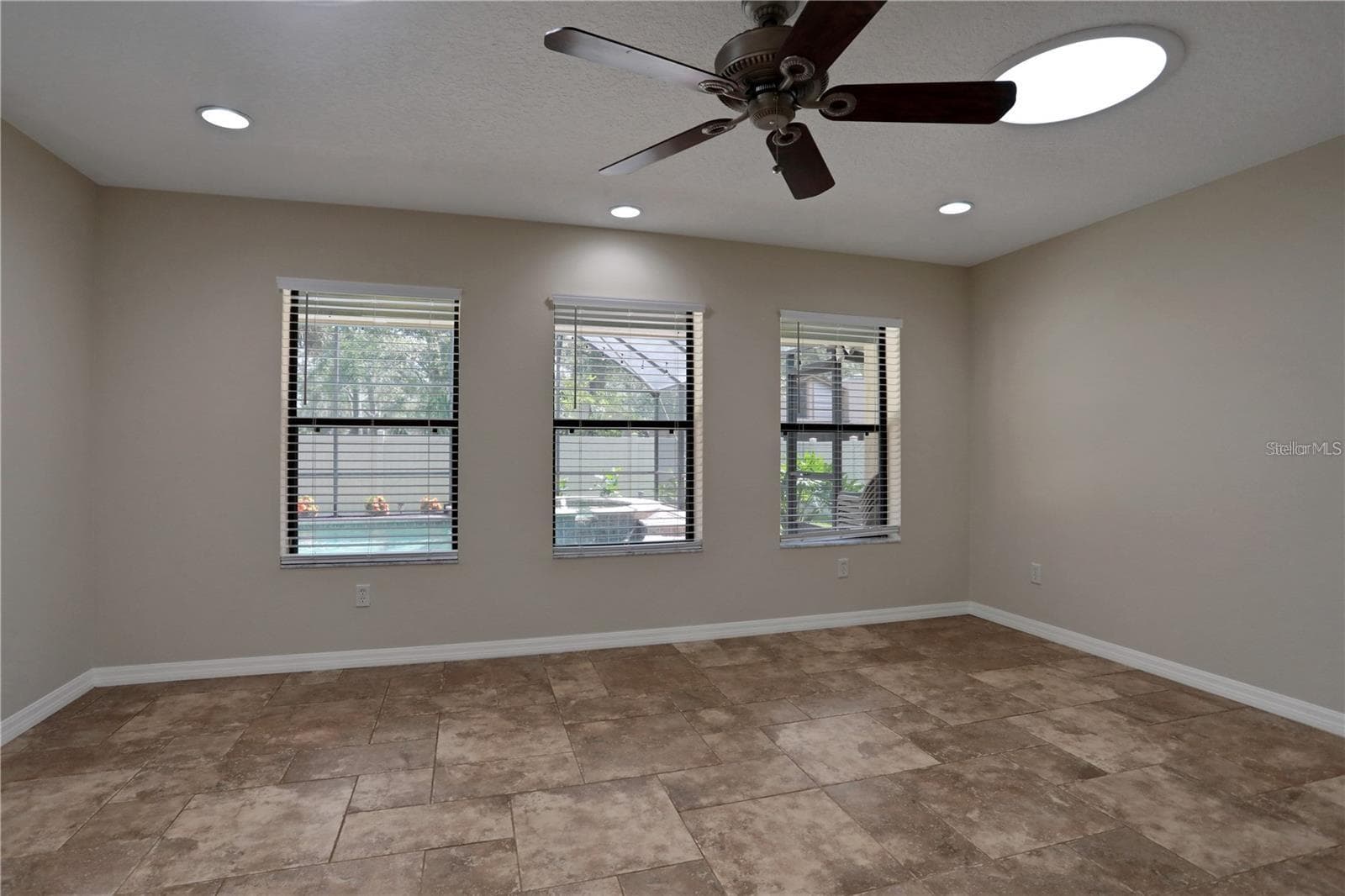 Single Family Residence at 317 OAK FERN CIR, ORMOND BEACH, photo 29 of 38