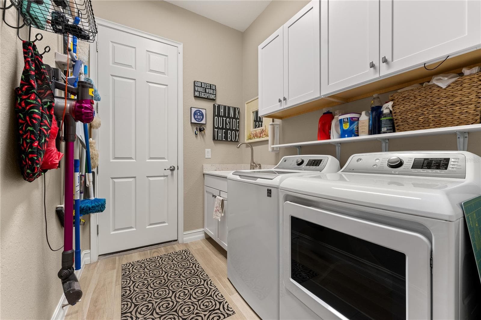 Single Family Residence at 10733 TARFLOWER DR, VENICE, photo 54 of 83