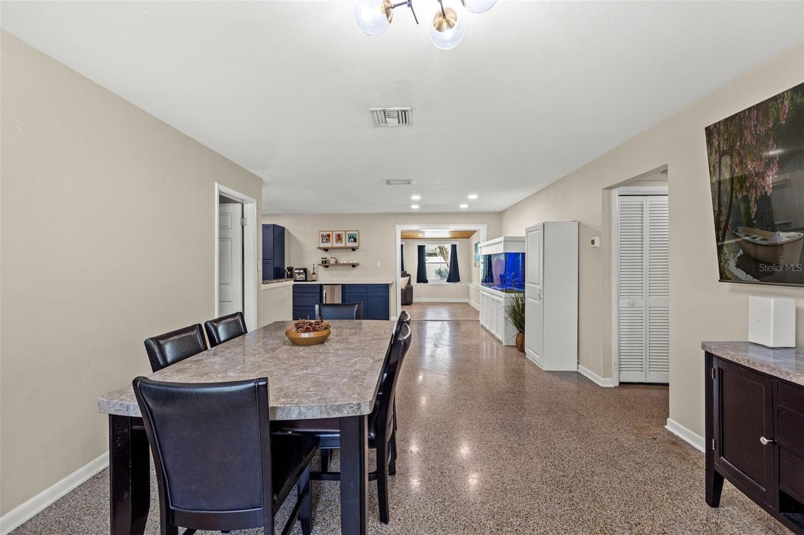 Single Family Residence at 4601 W HAWTHORNE RD, TAMPA, photo 4 of 31