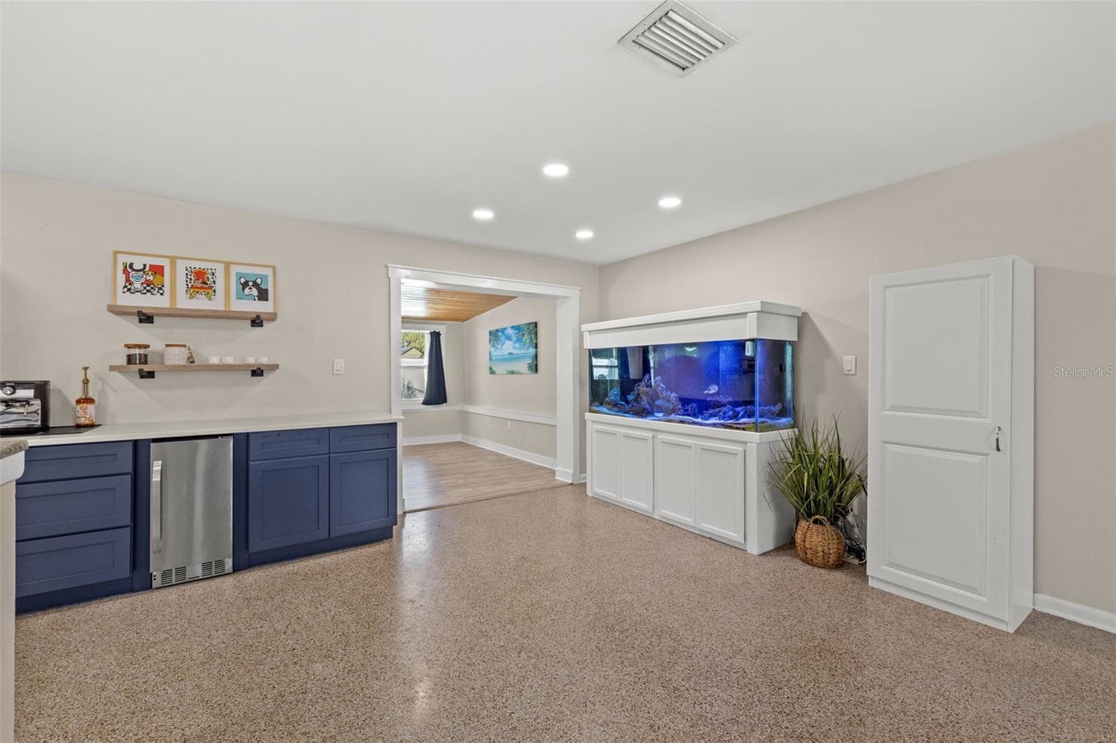 Single Family Residence at 4601 W HAWTHORNE RD, TAMPA, photo 10 of 31