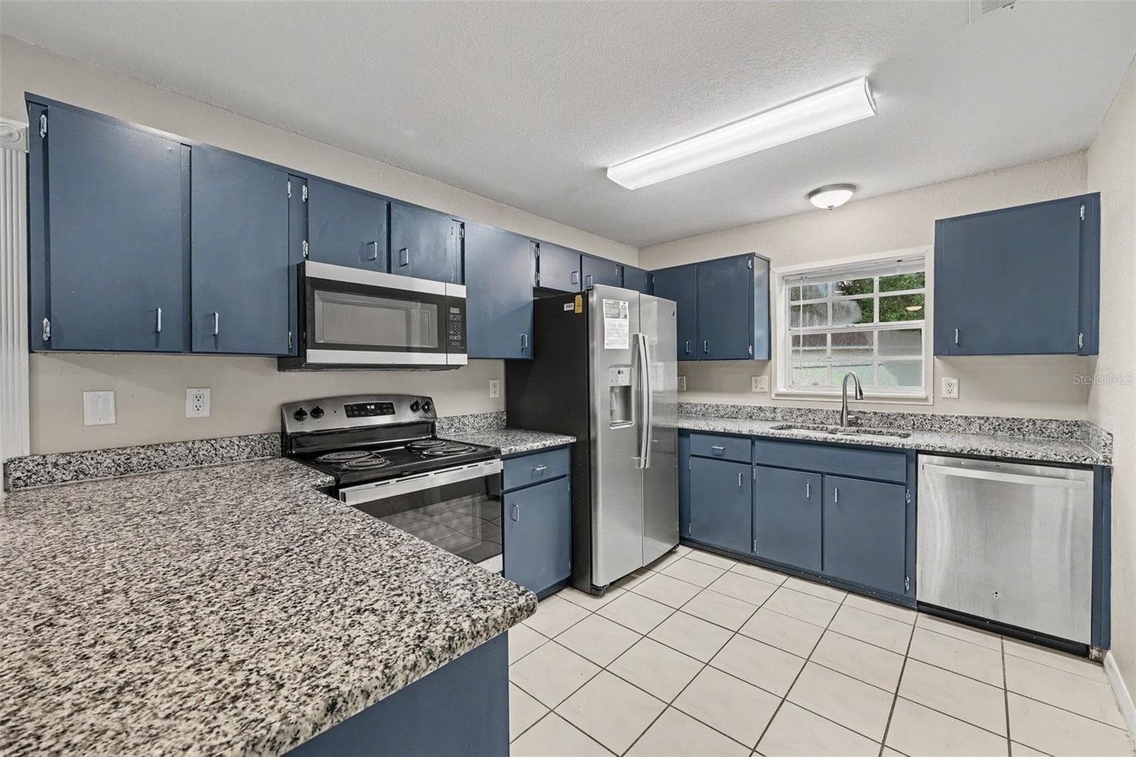 Single Family Residence at 938 SALERNO CT, KISSIMMEE, photo 6 of 15