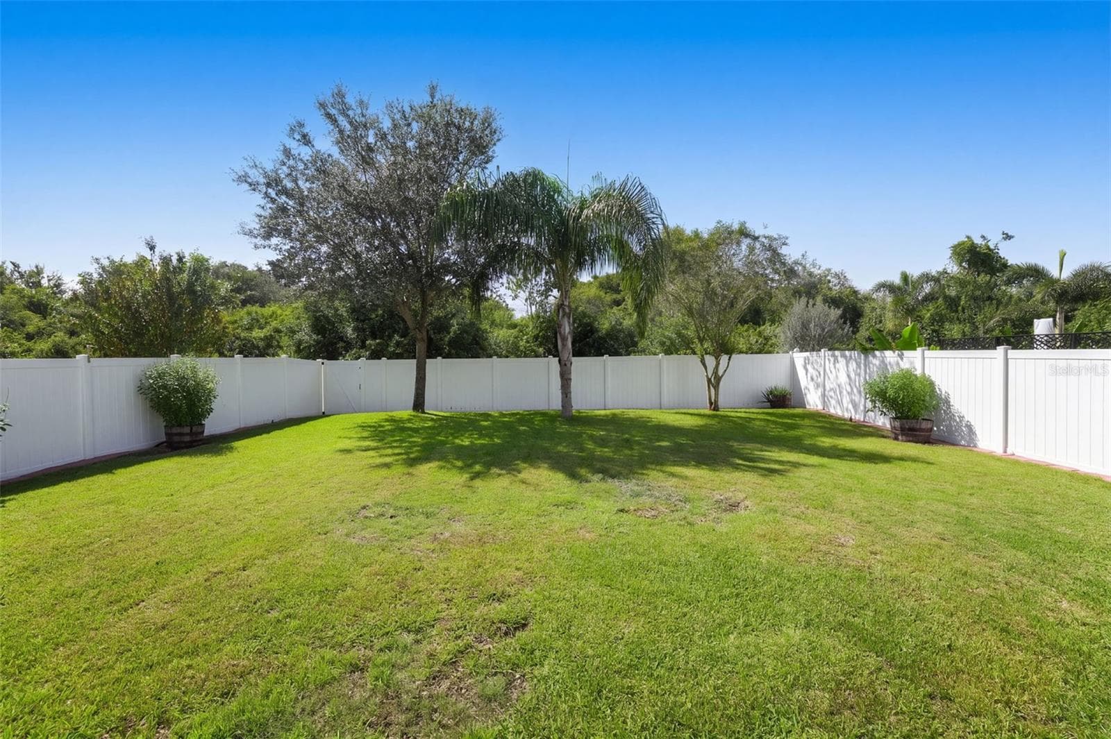 Fenced expansive yard - 4773 RIVERWALK DR, ST CLOUD
