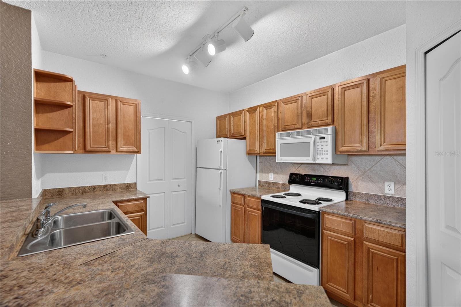 Condominium at 6149 METROWEST BLVD #308, ORLANDO, photo 8 of 48
