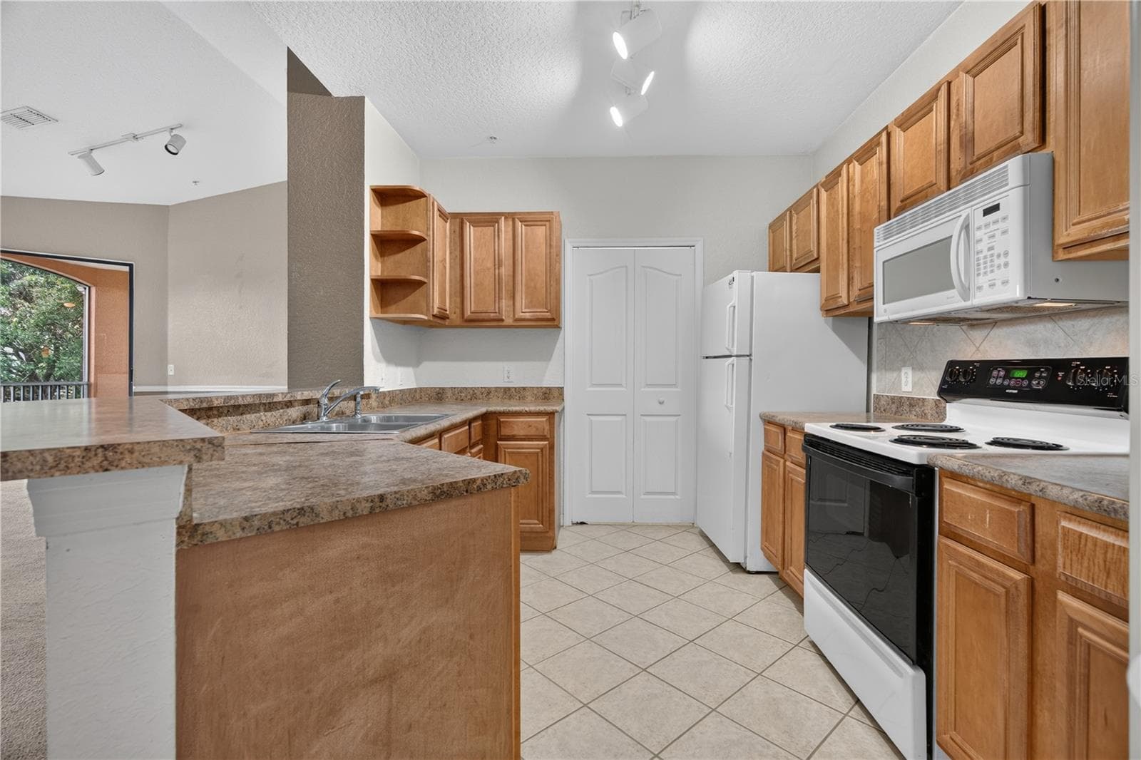 Condominium at 6149 METROWEST BLVD #308, ORLANDO, photo 9 of 48