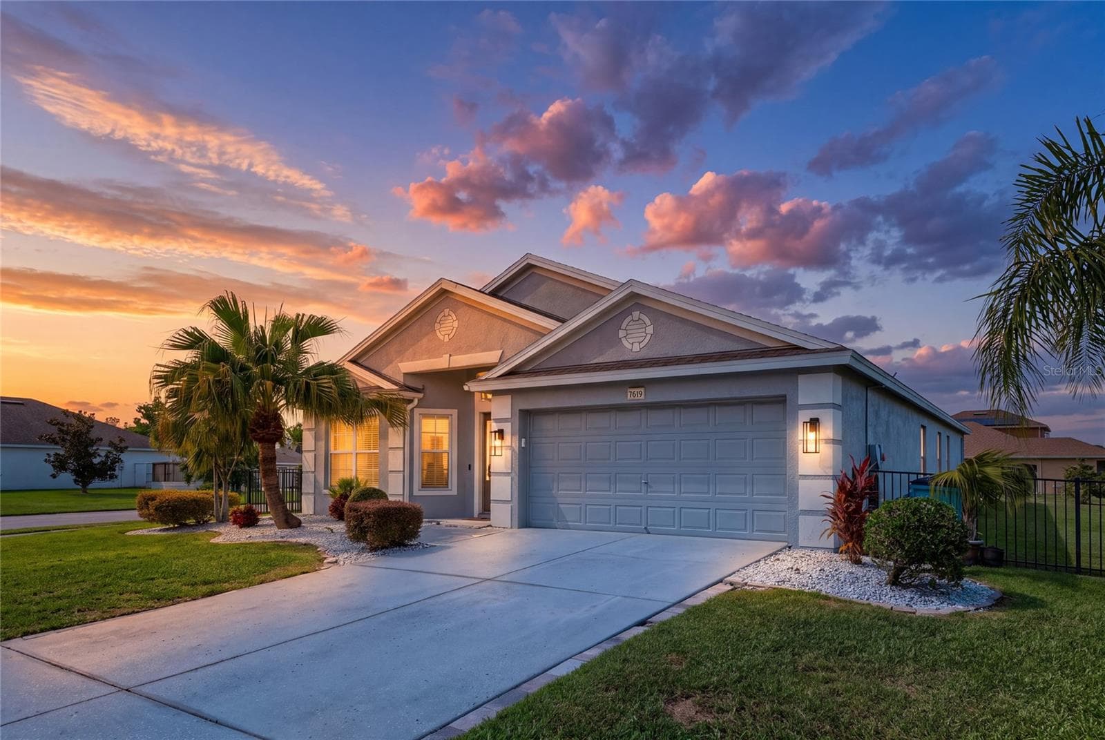 7619 CRESCENT PALM DR
