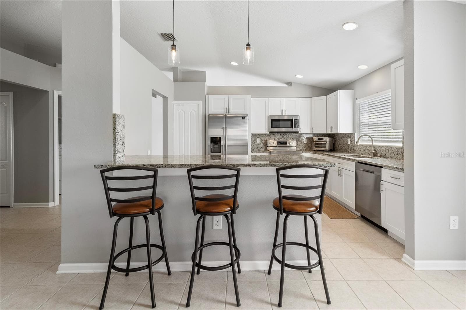 Eat in kitchen with space on both sides of penisular - 7619 CRESCENT PALM DR, WESLEY CHAPEL
