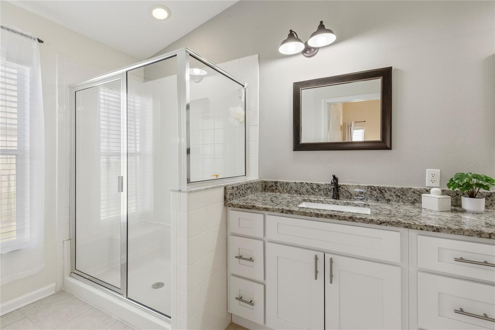 Oversized tile shower in Primary bath - 7619 CRESCENT PALM DR, WESLEY CHAPEL