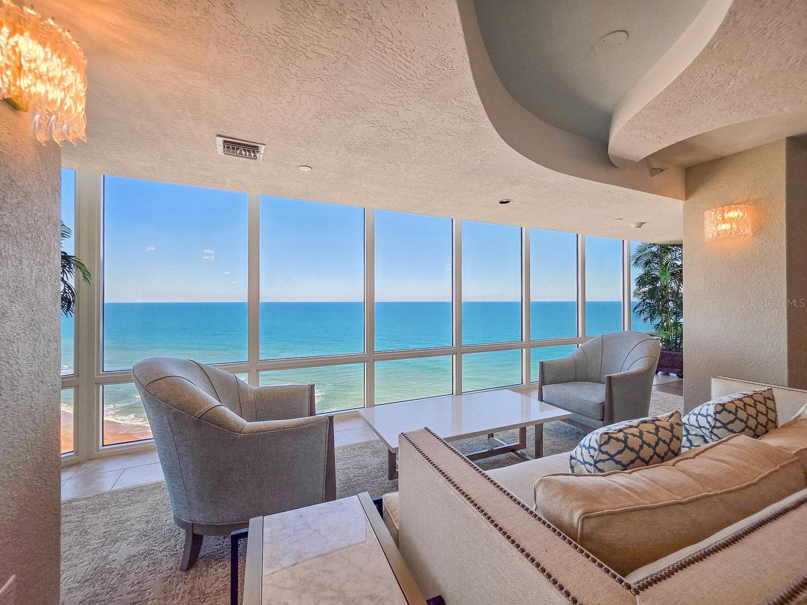 Quiet seating areas - 2545 S ATLANTIC AVE #403, DAYTONA BEACH SHORES