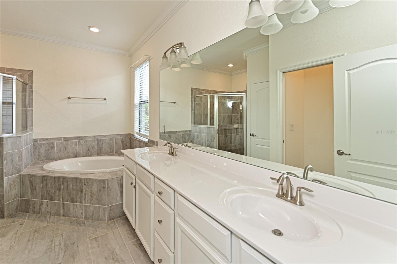 Single Family Residence at 11525 AUTUMN LEAF WAY, BRADENTON, photo 16 of 34