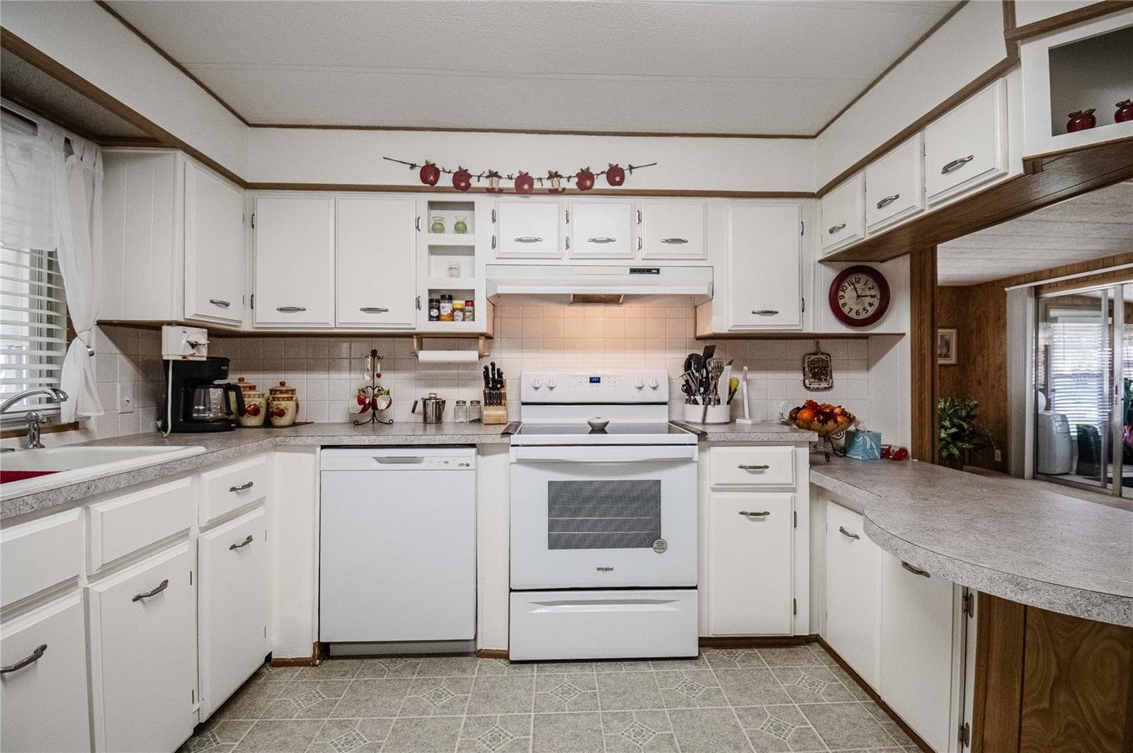Manufactured Home at 5600 ARROWHEAD DR, ZEPHYRHILLS, photo 12 of 49