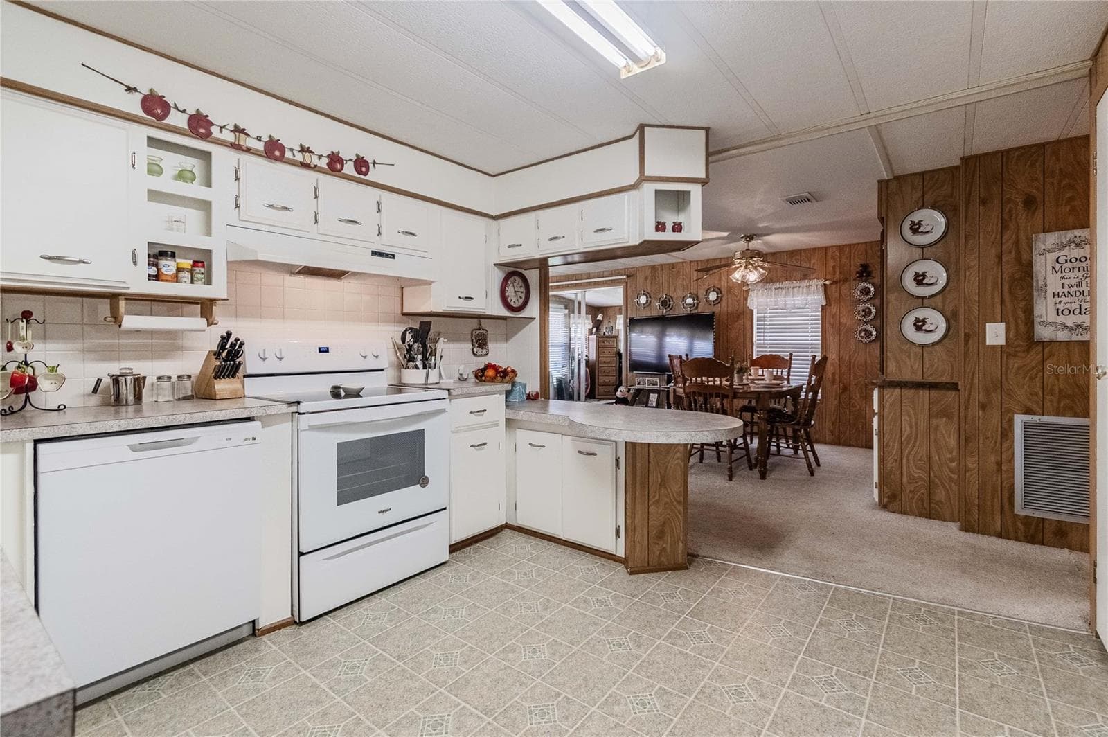Manufactured Home at 5600 ARROWHEAD DR, ZEPHYRHILLS, photo 13 of 49