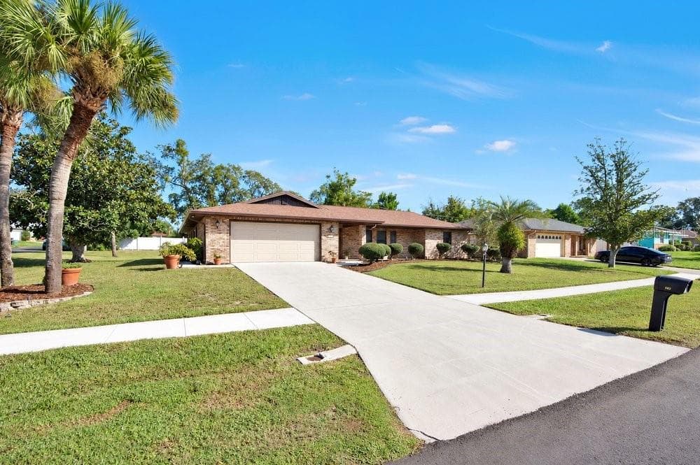 Single Family Residence at 902 VICKSBURG STREET ST, DELTONA, photo 2 of 34