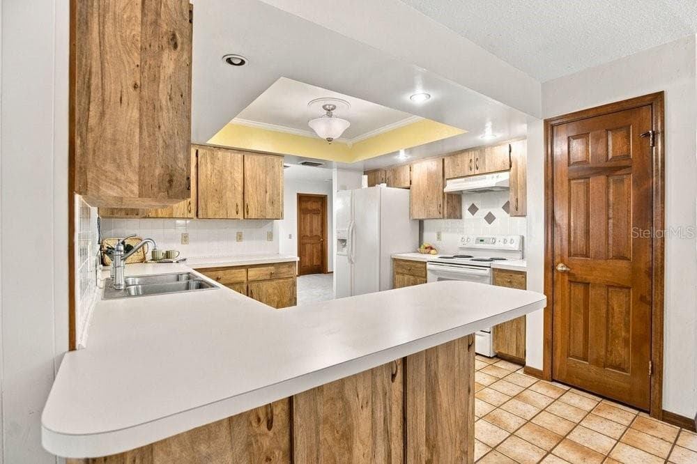 Kitchen - 902 VICKSBURG STREET ST, DELTONA