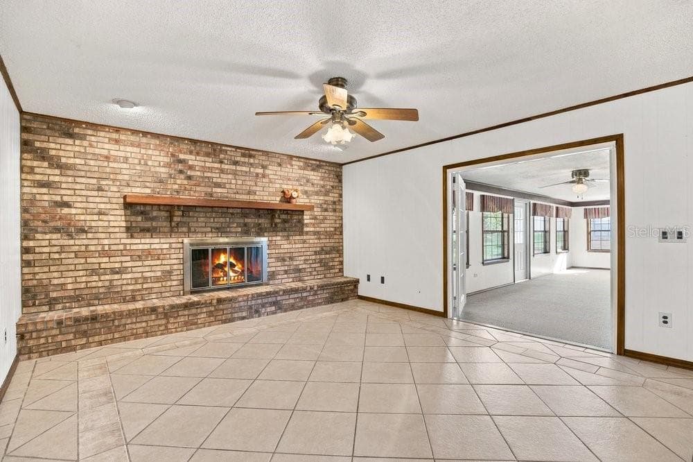 Family Room and Enclosed Patio - 902 VICKSBURG STREET ST, DELTONA