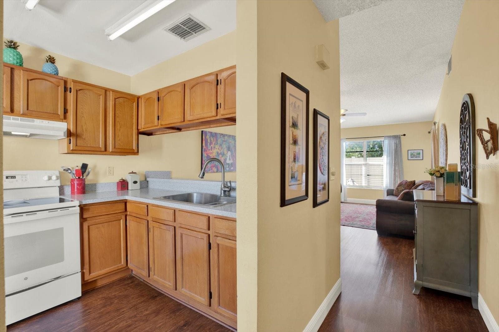 Villa at 7216 PARKSIDE VILLAS DR, ST PETERSBURG, photo 9 of 19