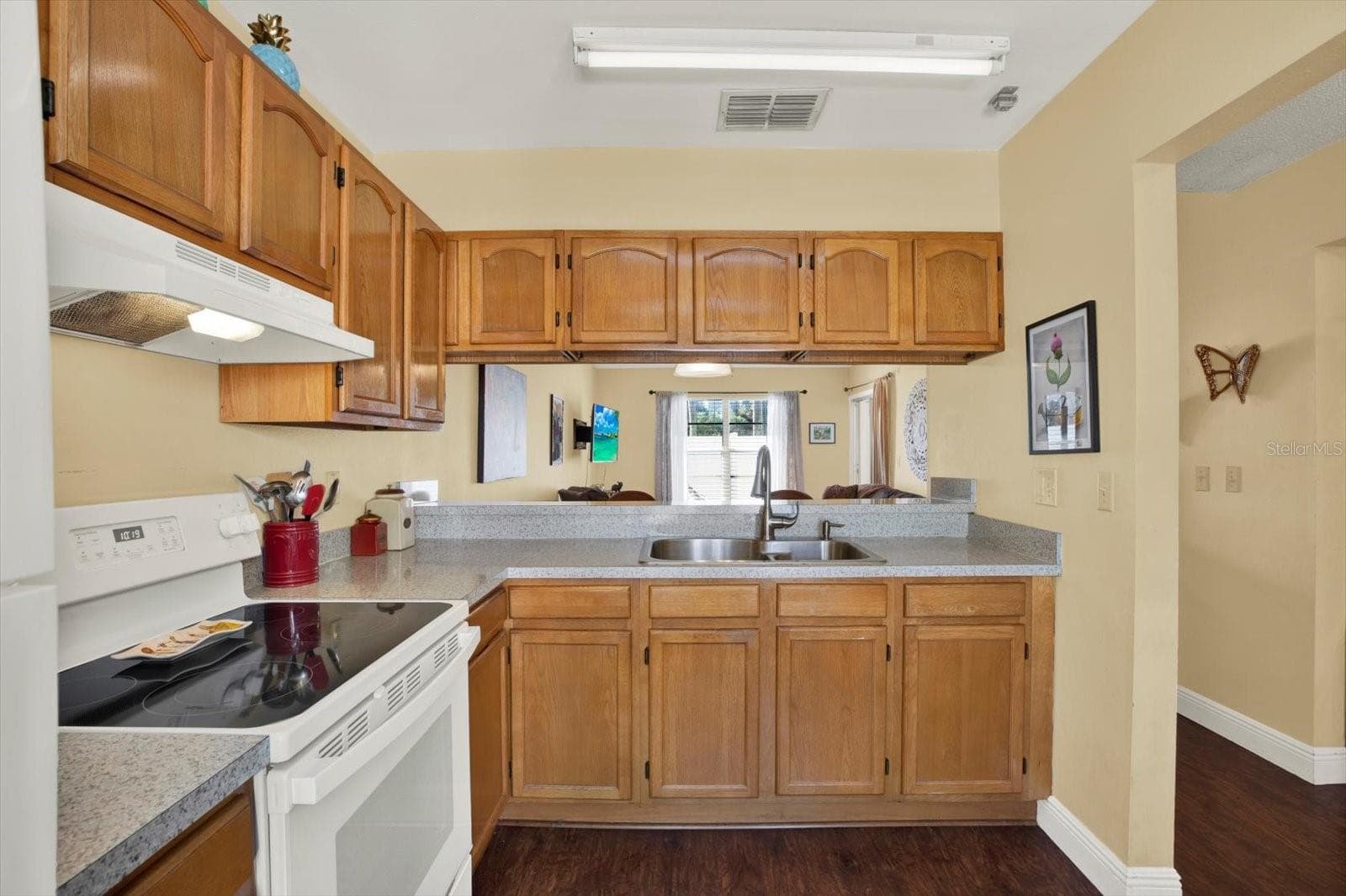 Villa at 7216 PARKSIDE VILLAS DR, ST PETERSBURG, photo 10 of 19