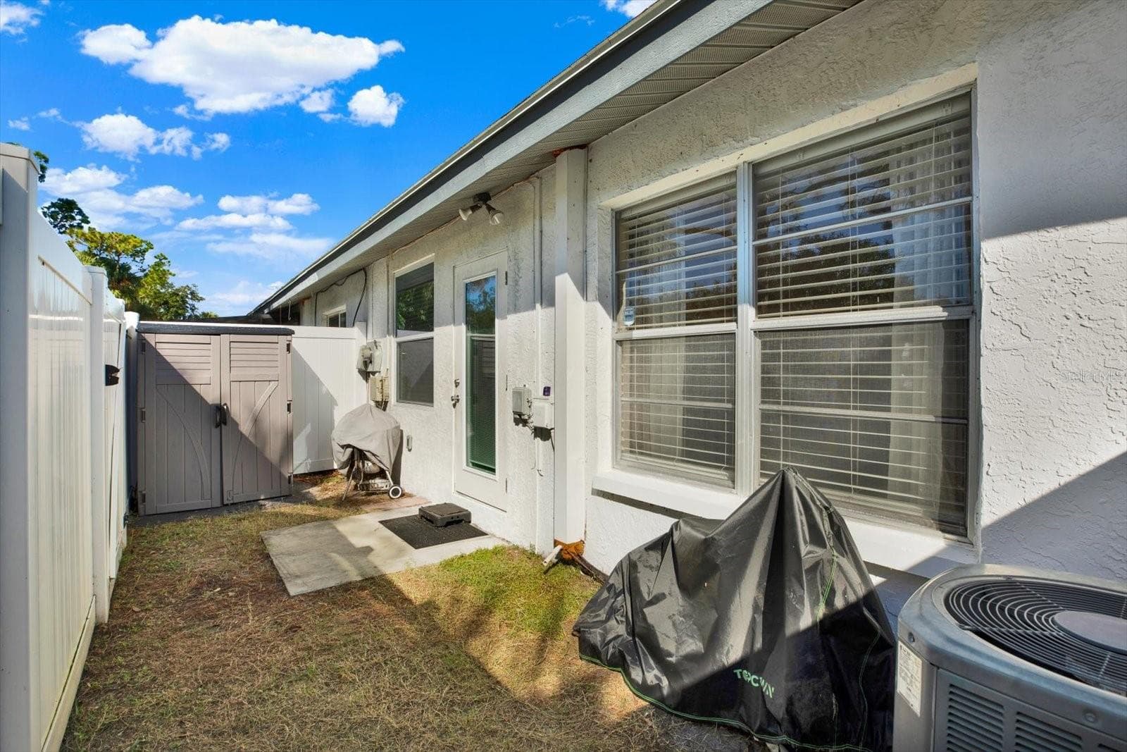 Villa at 7216 PARKSIDE VILLAS DR, ST PETERSBURG, photo 17 of 19