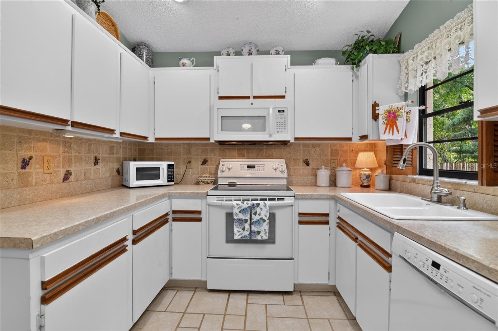 Kitchen - 3545 BRISTLECONE CT, KISSIMMEE