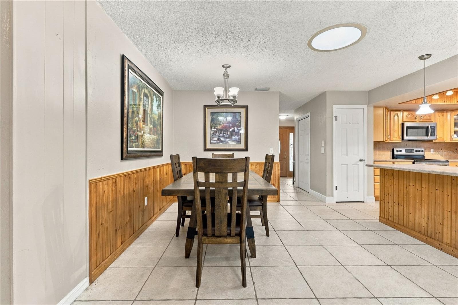 Kitchen nook - 2020 ALDORO TER, DELTONA
