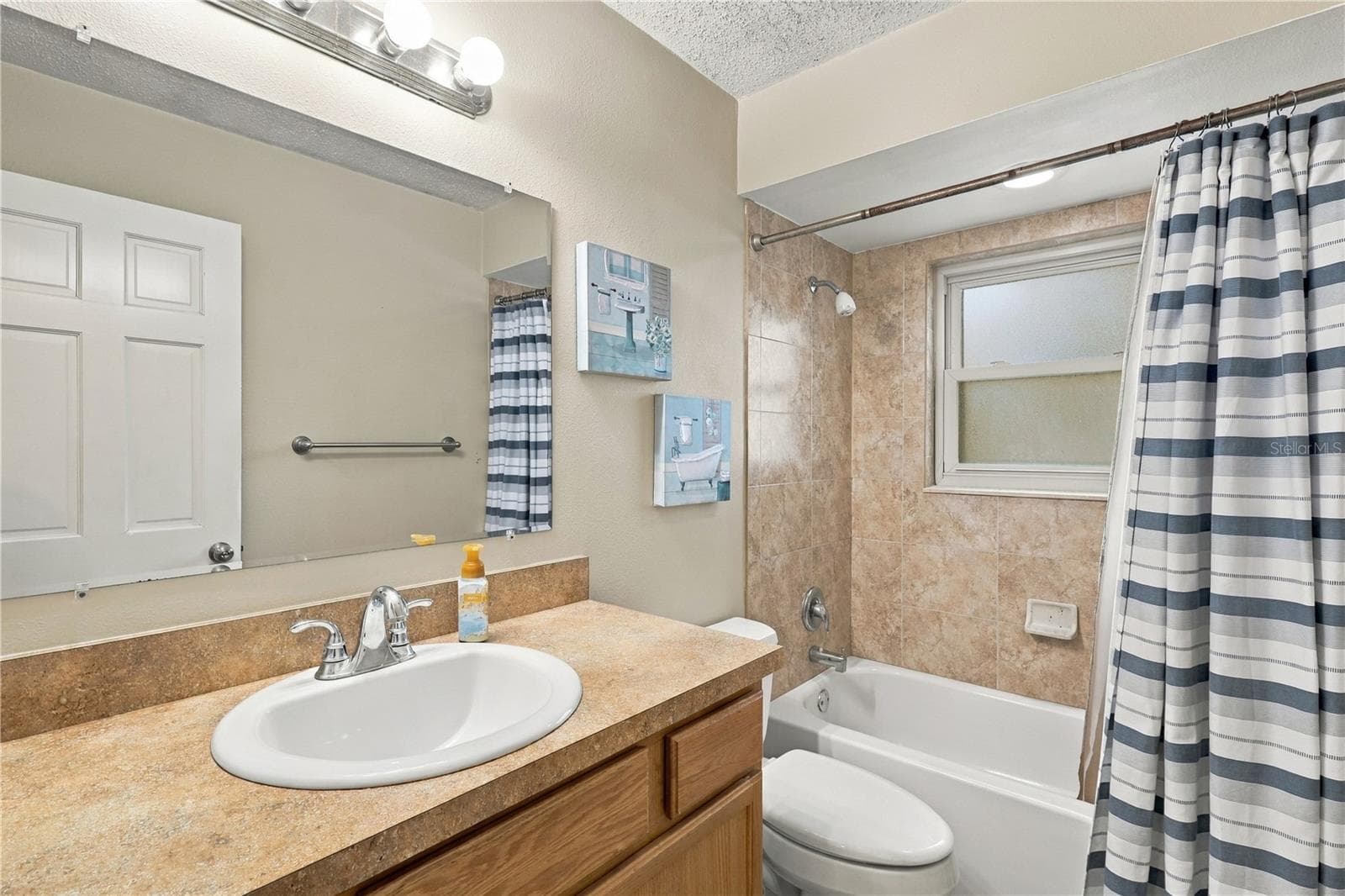 Hall bath - 2020 ALDORO TER, DELTONA