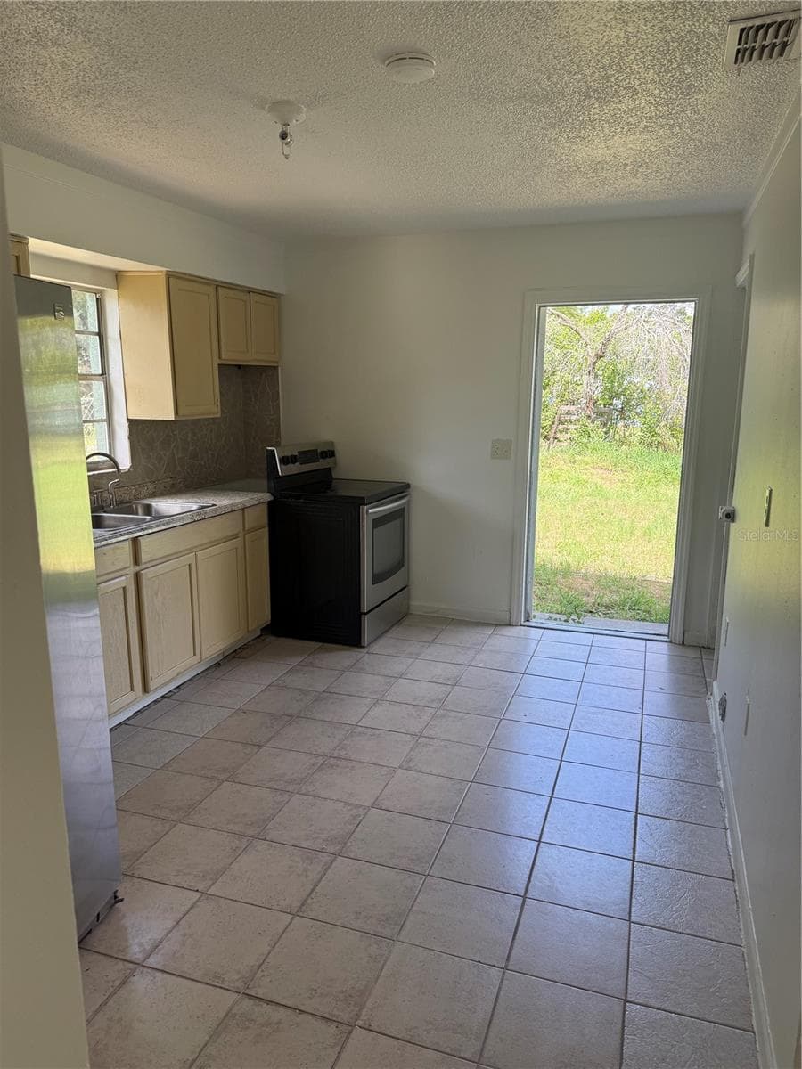 Duplex at 2109 N 13TH ST N, HAINES CITY, photo 5 of 20