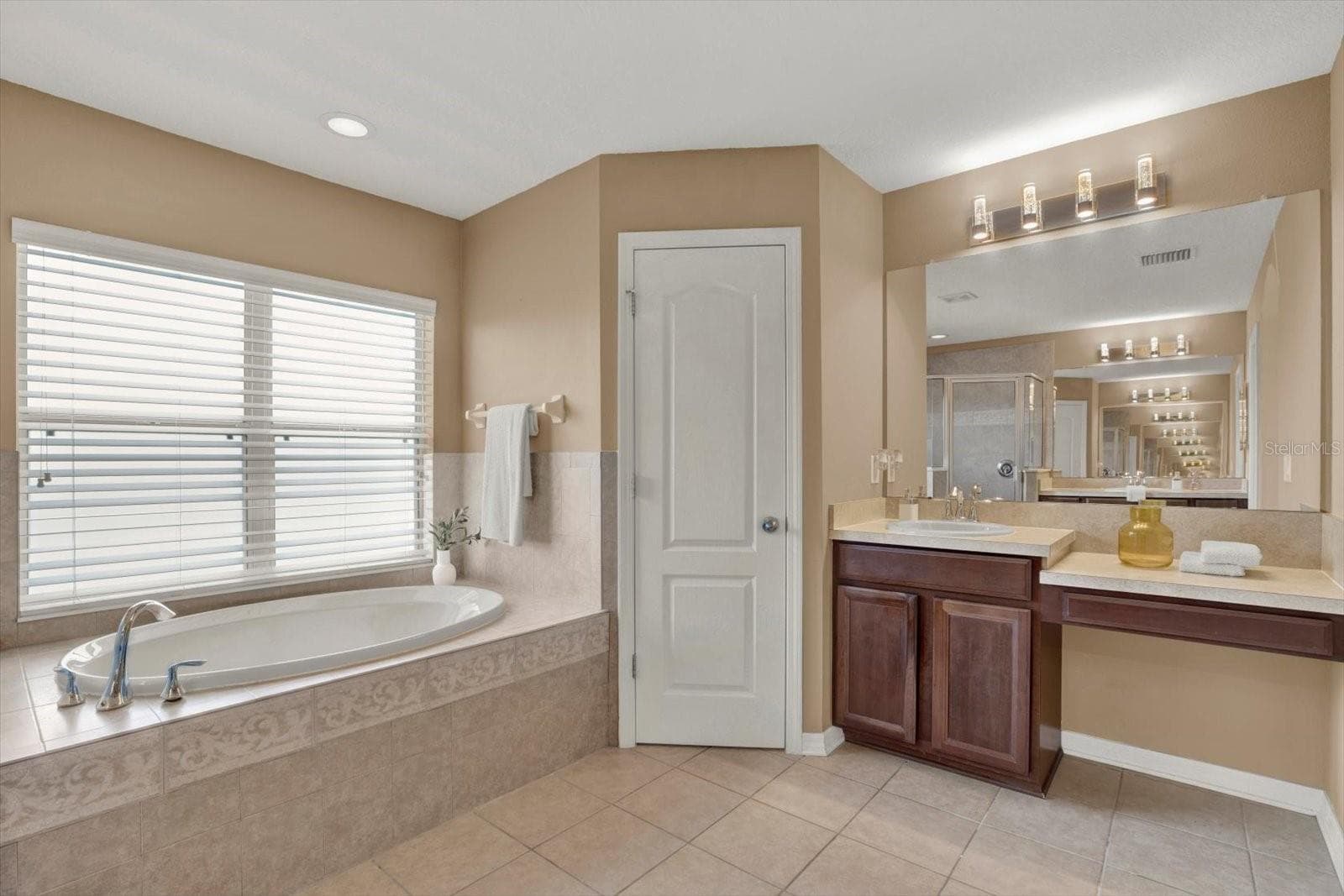 Single Family Residence at 7127 FOREST MERE DR, RIVERVIEW, photo 36 of 77