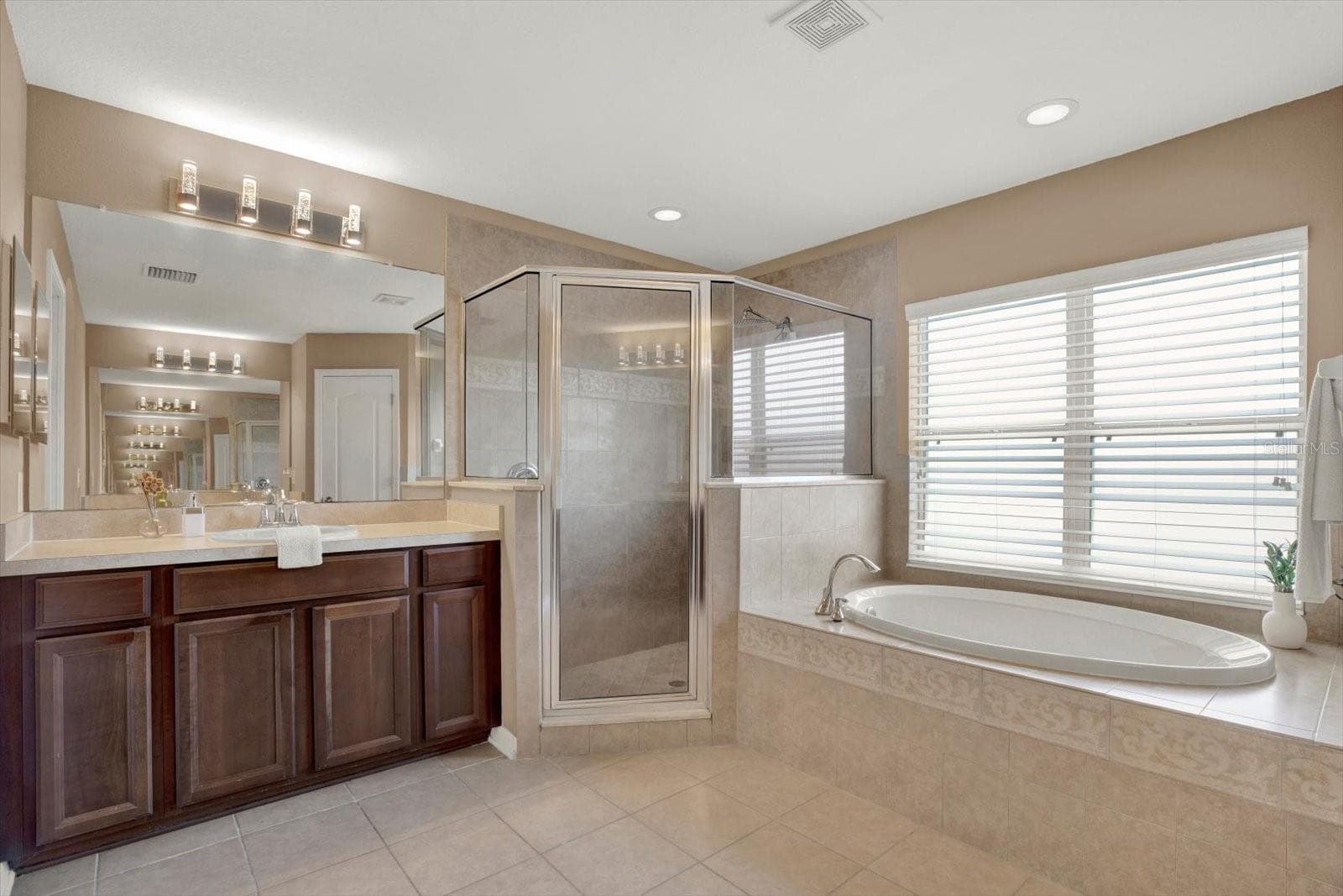 Single Family Residence at 7127 FOREST MERE DR, RIVERVIEW, photo 38 of 77