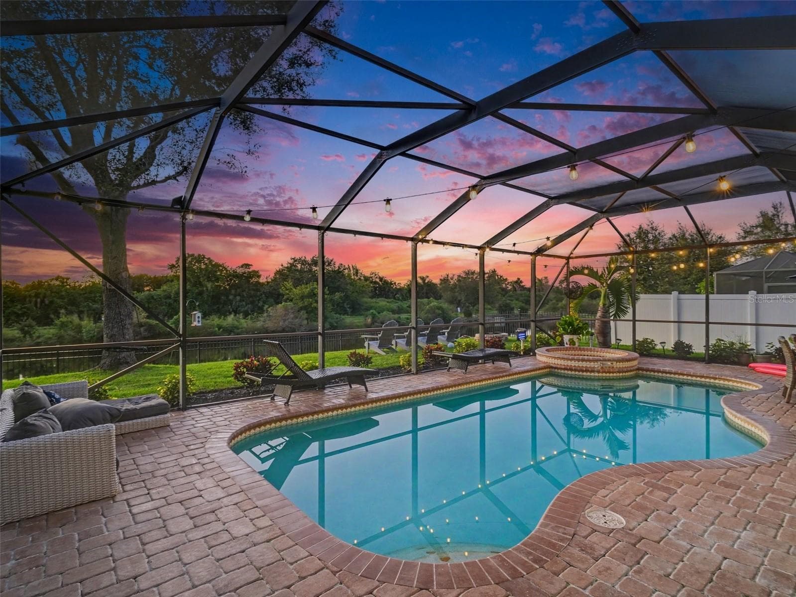 Enclosed Pool and Spa - 7124 34TH ST E, SARASOTA