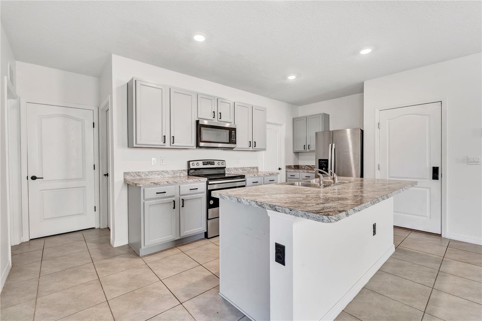 Single Family Residence at 792 BROOKLET DR, DAVENPORT, photo 6 of 38
